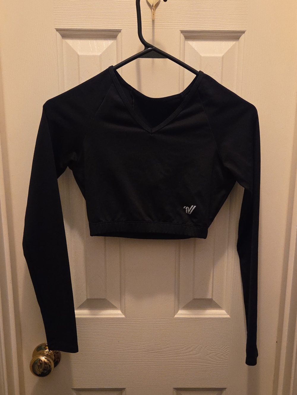 Women's Black Long-Sleeve Crop Top - Performance Style